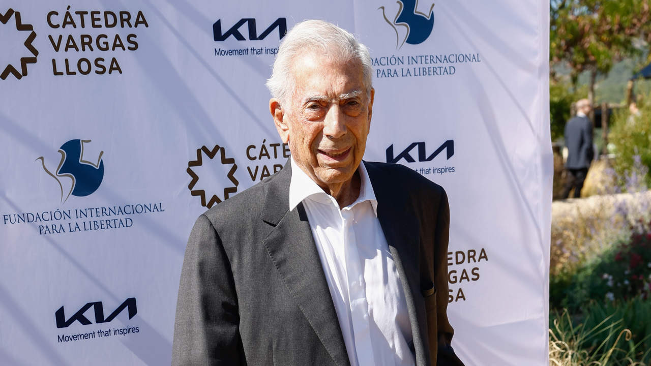 Mario Vargas Llosa pasa días junto a su familia en Lima a pocos días de su cumpleaños