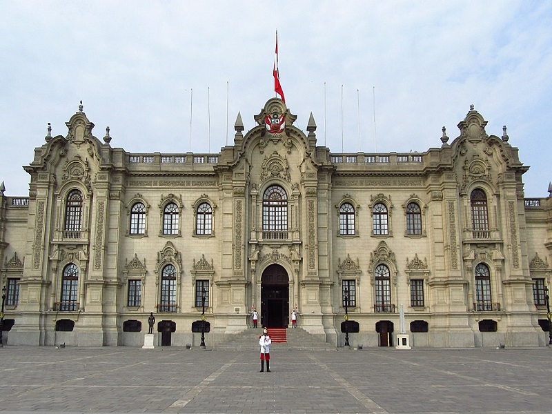 Fiscales llegan a Palacio de Gobierno tras allanamiento a la casa de la presidenta Dina Boluarte
