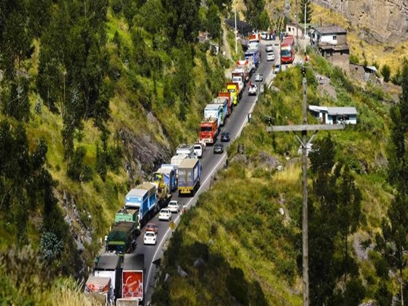 Ucayali: transportistas reportan bloqueo en carretera Federico Basadre por protestas de falta de agua potable