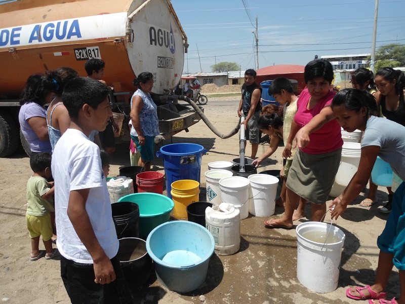 Vecinos de varios sectores de Piura reclaman la falta de agua