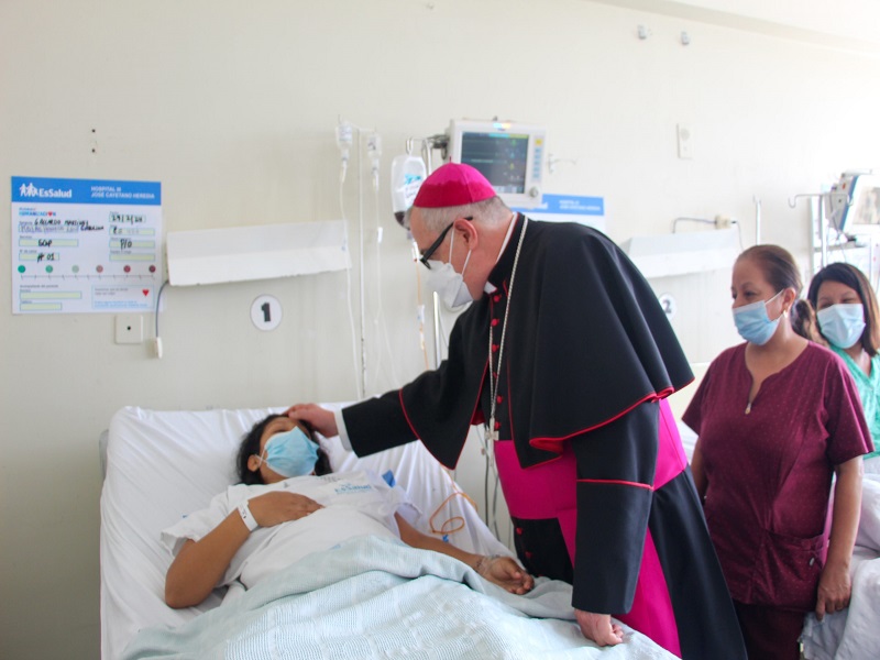 Monseñor José Antonio Eguren visita enfermos en Cuaresma