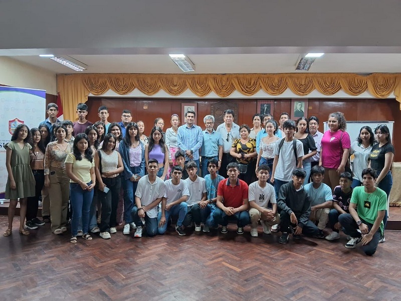 Estudiantes del CEPREMUNI participan en el primer simulacro tipo examen de admisión