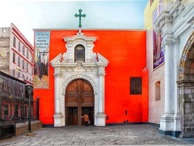 La archicofradía de la Vera Cruz que brilla con luz propia en Semana Santa