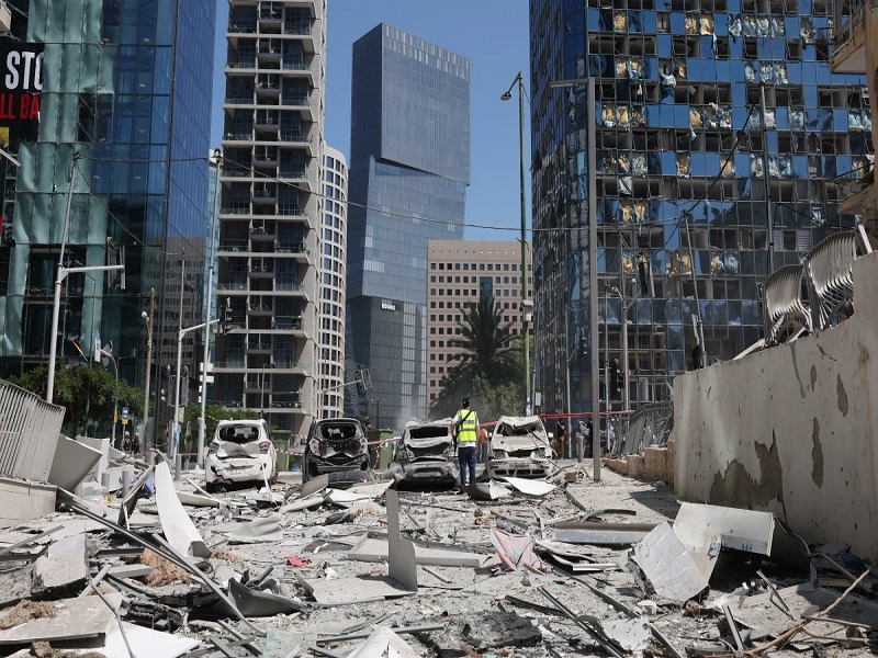 Misiles impactan en hospital y zona de rascacielos en nuevo ataque iraní sobre Israel