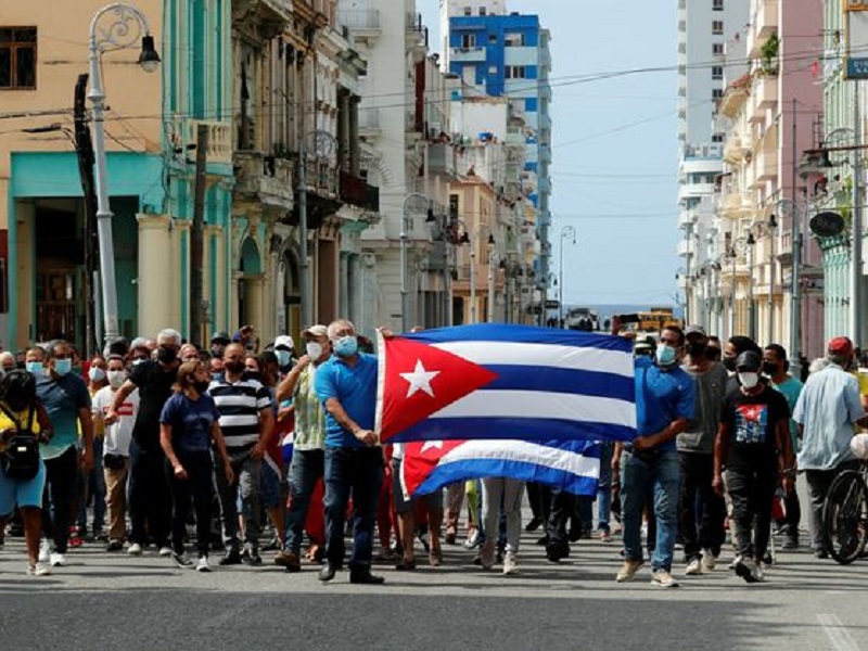 Cuba: Estallan protestas contra la dictadura por falta de alimentos y apagones