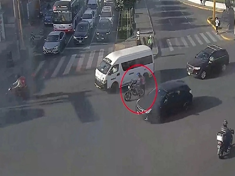 Surco: delincuente que robó celular de alta gama fue detenido después de que moto en la que huía se apagó
