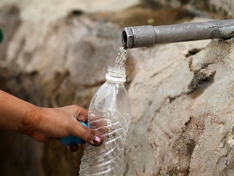 6 partidos políticos presentan una propuesta conjunta para superar las carencias de agua y saneamiento en el país