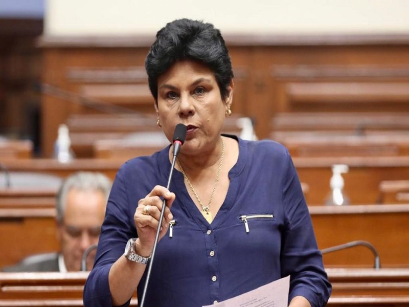 Congresista Norma Yarrow pide la salida del ministro del Interior Carlos Malaver