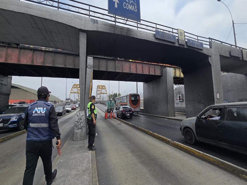 Mujer fallece tras caer del puente Caquetá a la vía exclusiva del Metropolitano