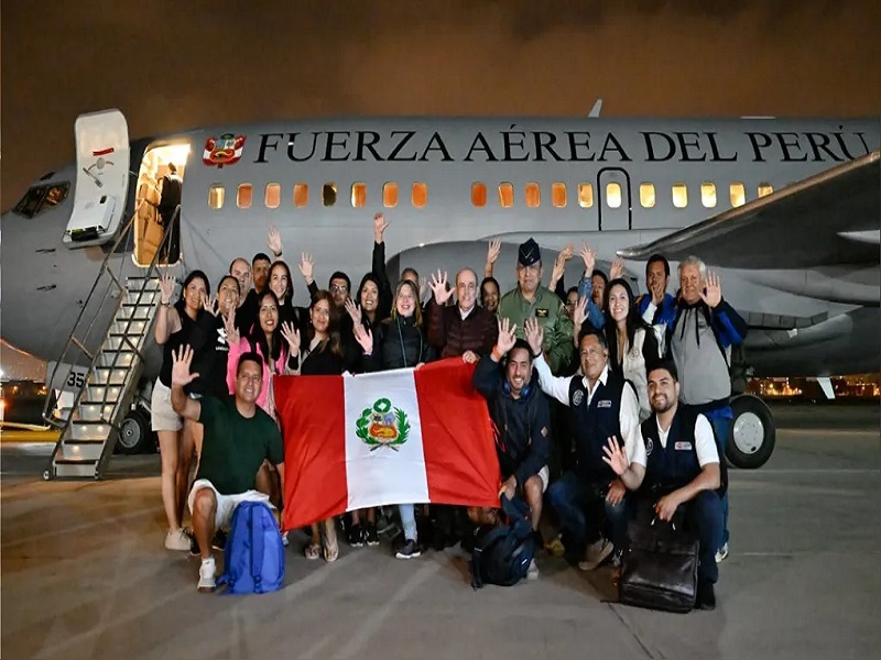 Veinticuatro peruanos afectados por huracán Melissa en Jamaica retornaron en avión presidencial