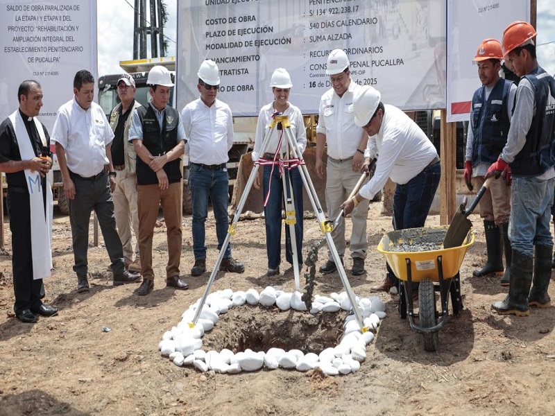 Ponen primera priedra para ampliación de penal de Pucallpa para reducir hacinamiento crítico