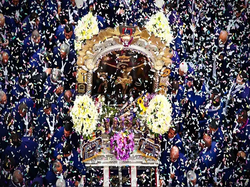 La sexta y última procesión del Señor de los Milagros será este sábado 1 de noviembre: el horario y recorrido