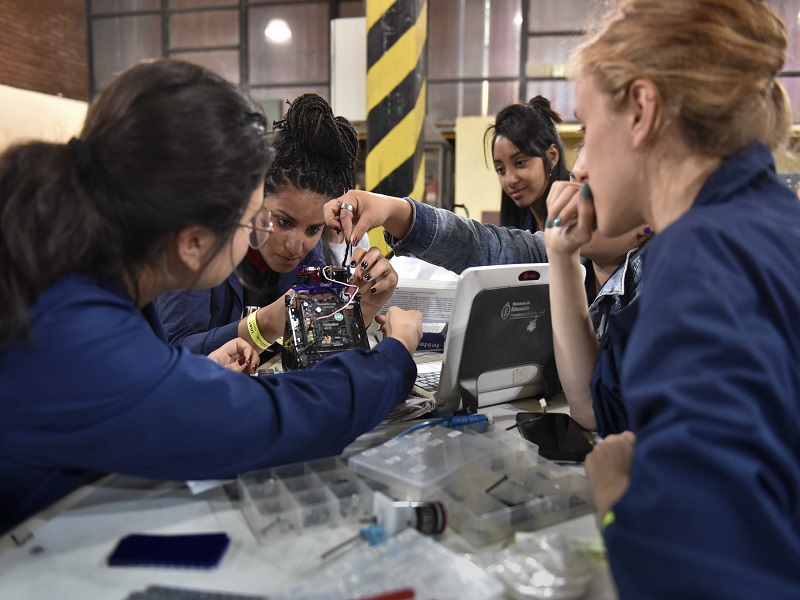 Día Internacional de la Mujer: 5 de cada 10 profesionales técnicos son mujeres