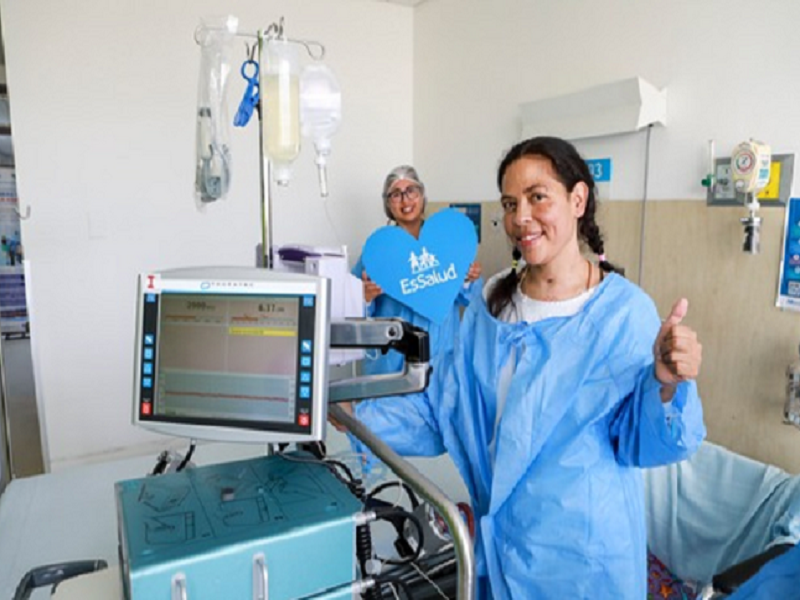 Vive gracias a ‘corazón artificial’: Joven madre vuelve a sonreír a la vida con dispositivo colocado en INCOR de EsSalud