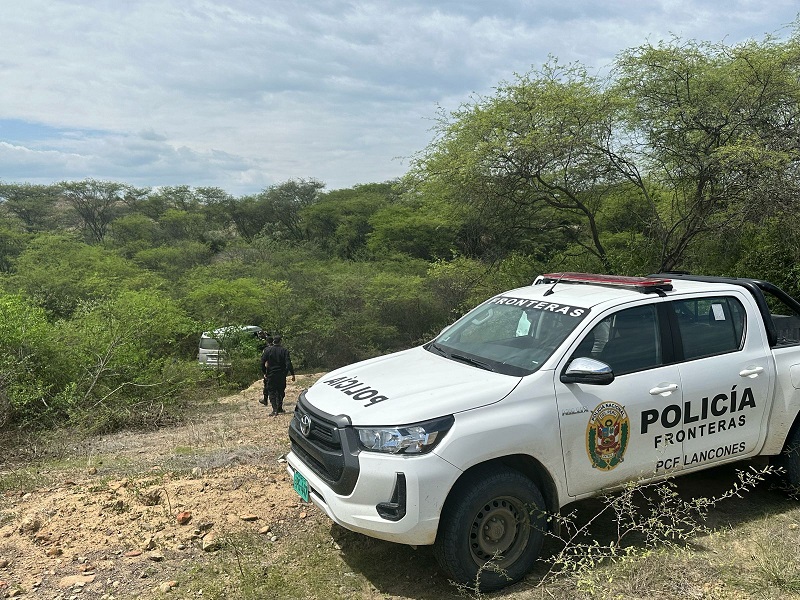 Gracias a Plan Cerco Policial, recuperan vehículo robado por delincuentes.