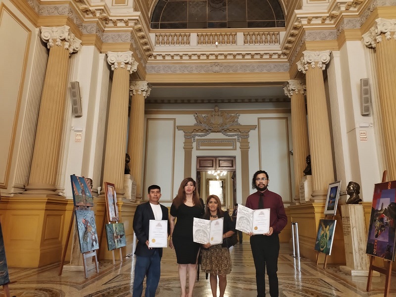 Artistas plásticos piuranos reciben reconocimiento en el Congreso de la República por su trabajo y proyección social.