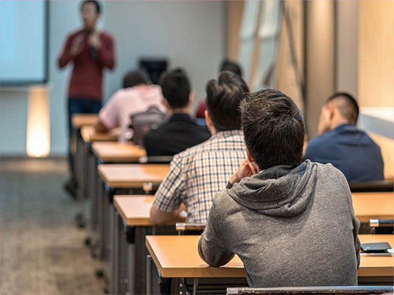 DOCENTES DEL IDEPUNP REALIZAN PARO POR FALTA DE PAGOS