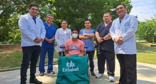 Médicos de ESSALUD Loreto realizan operación de riesgo y salvan a paciente de 30 años